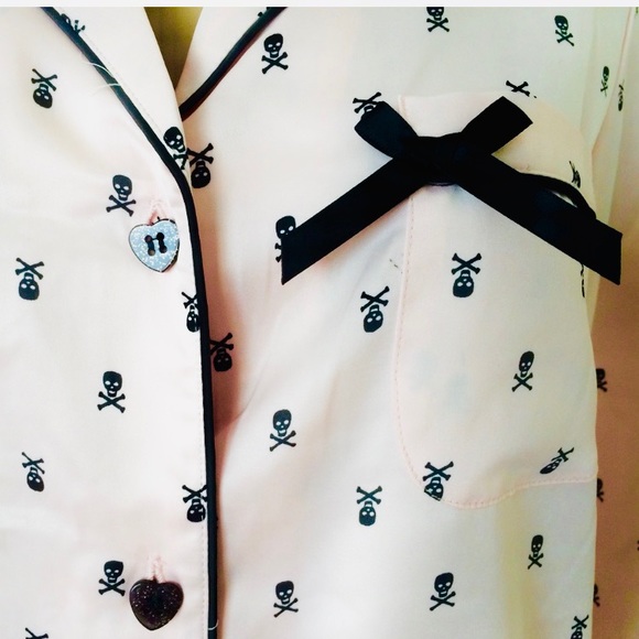 Betsy Johnson Skull & Crossbones Pastel Goth PJTOP - Picture 3 of 5
